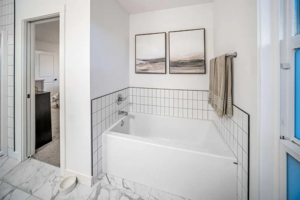 176 Seton Villas SE Calgary AB T3M 3L9