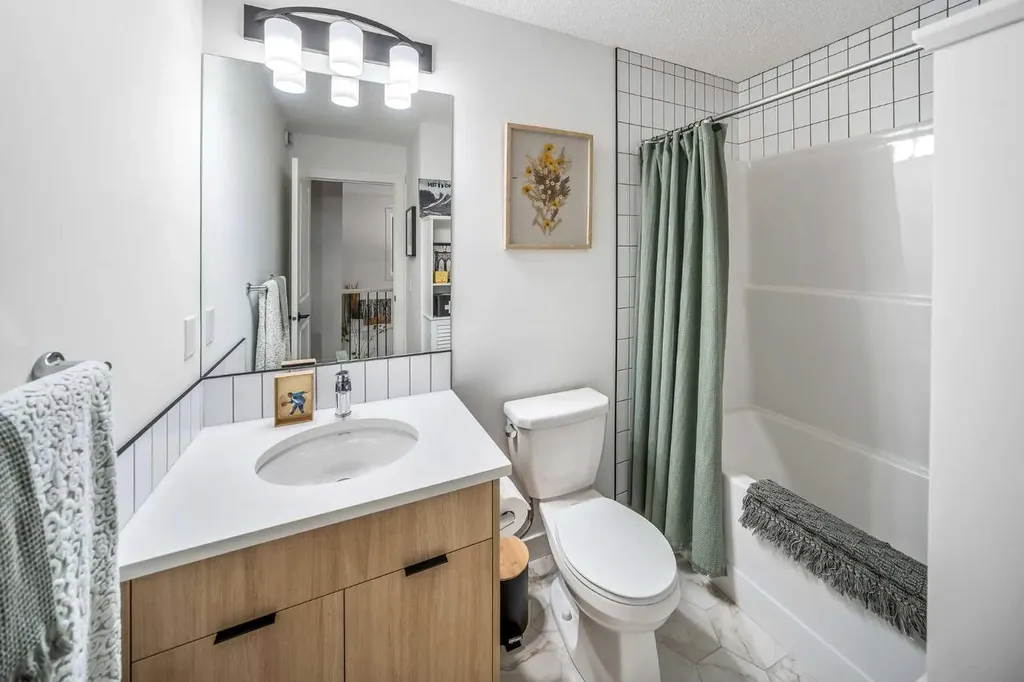 176 Seton Villas SE Calgary AB T3M 3L9