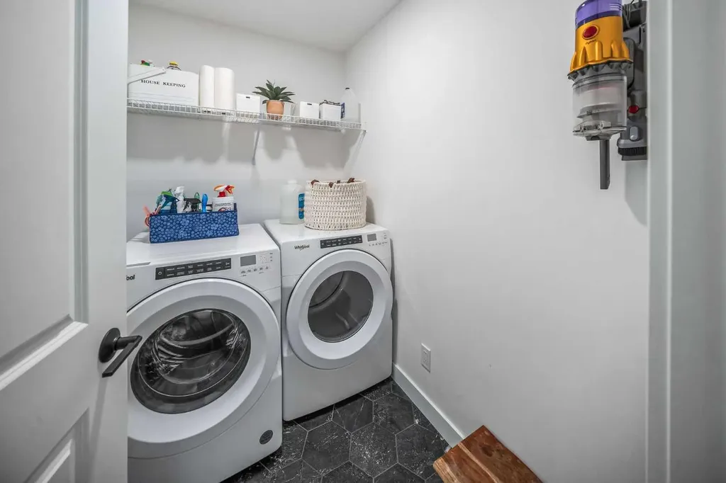 176 Seton Villas SE Calgary AB T3M 3L9