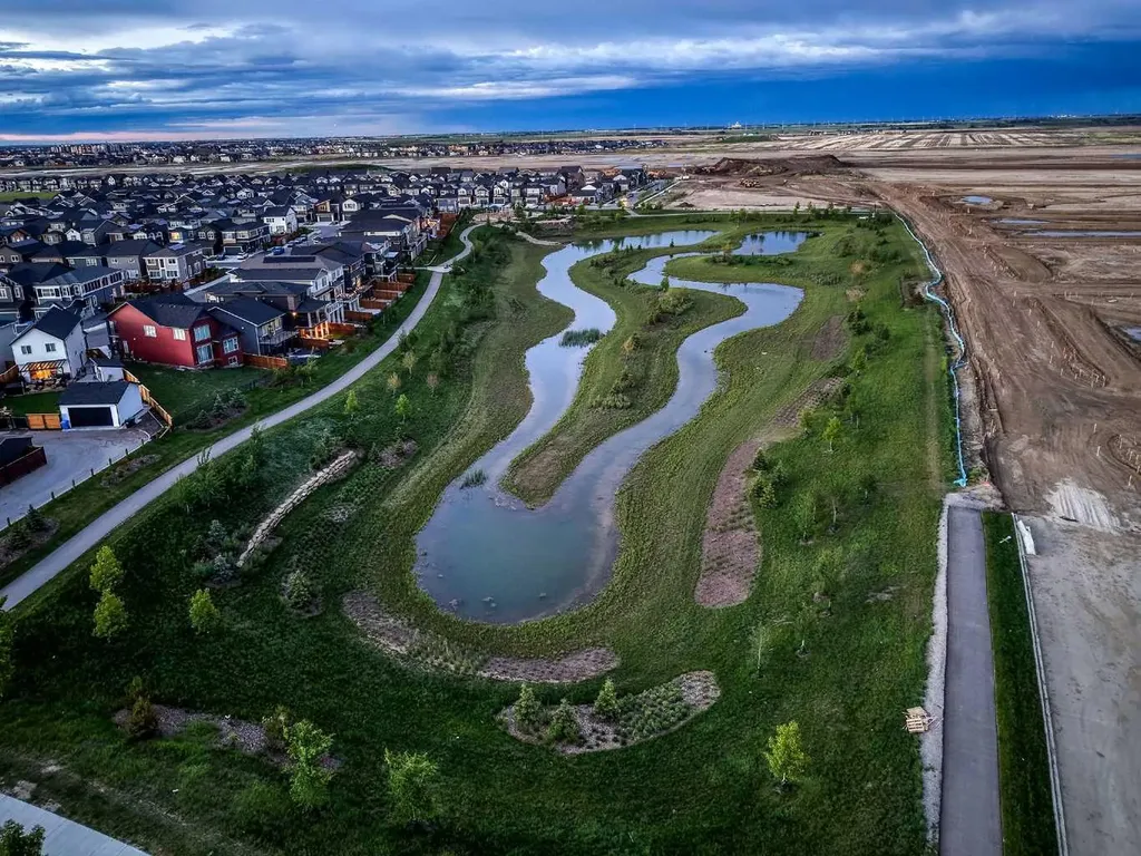 176 Seton Villas SE Calgary AB T3M 3L9