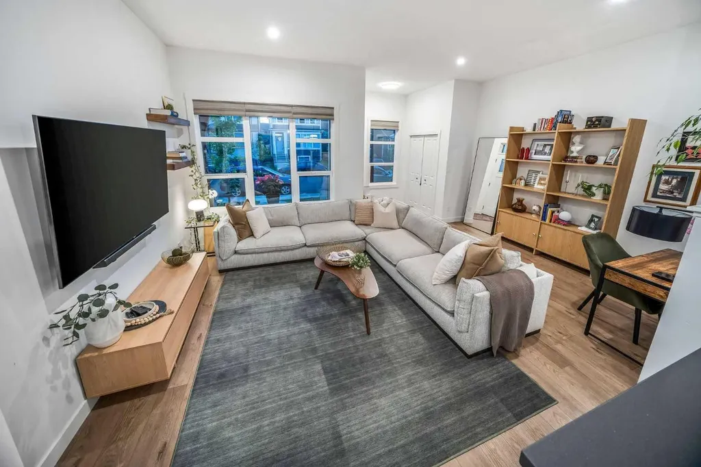 176 Seton Villas SE Calgary AB T3M 3L9