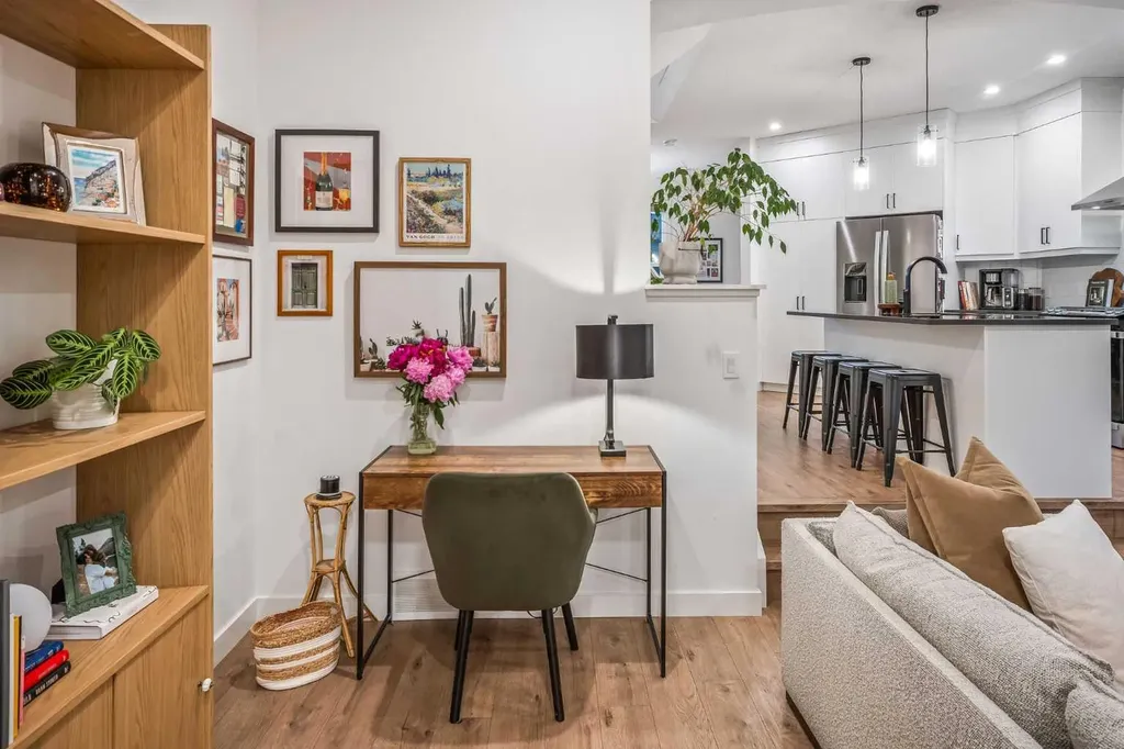 176 Seton Villas SE Calgary AB T3M 3L9