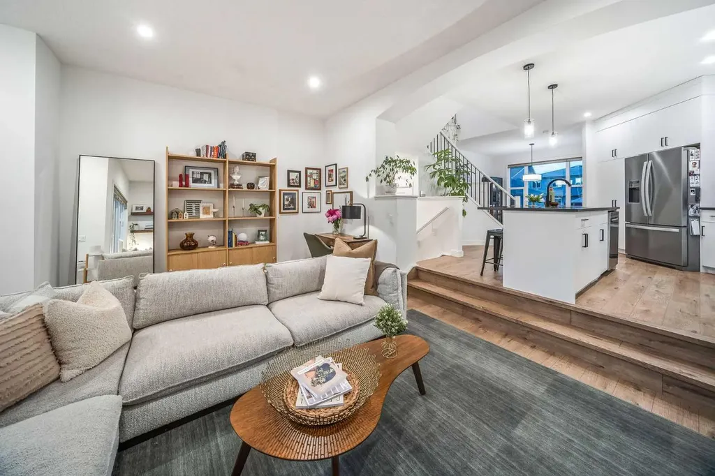 176 Seton Villas SE Calgary AB T3M 3L9