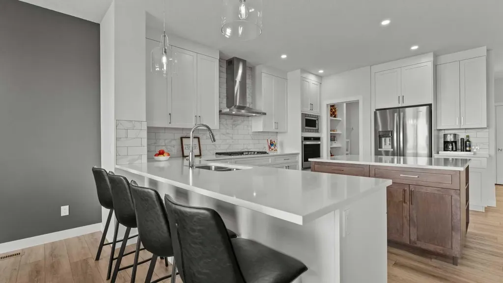 152 Threepoint Cove Okotoks AB T1S5S4