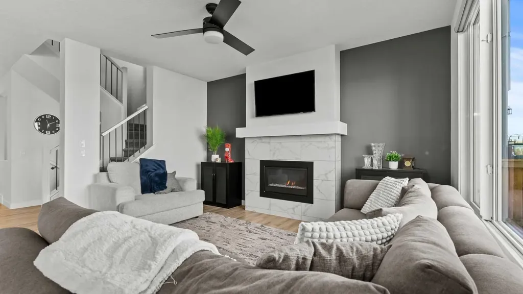 152 Threepoint Cove Okotoks AB T1S5S4