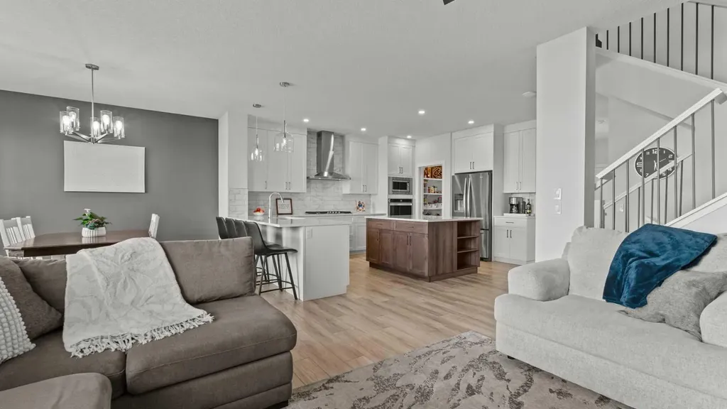 152 Threepoint Cove Okotoks AB T1S5S4