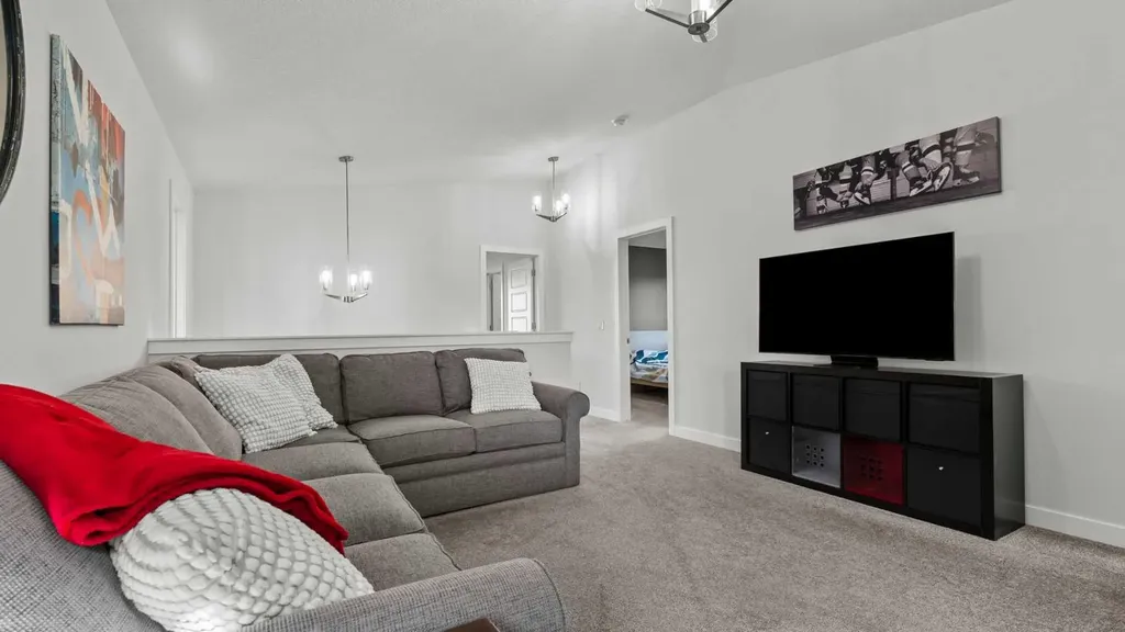 152 Threepoint Cove Okotoks AB T1S5S4