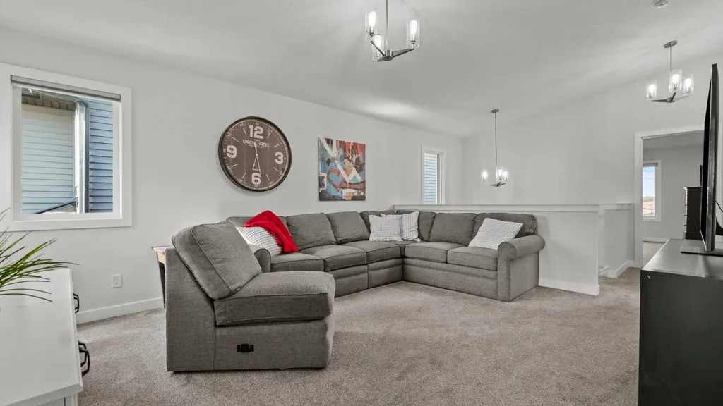 152 Threepoint Cove Okotoks AB T1S5S4