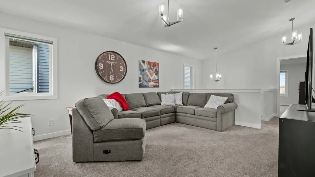 152 Threepoint Cove Okotoks AB T1S5S4