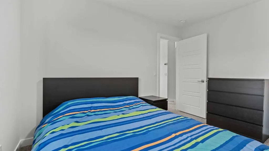 152 Threepoint Cove Okotoks AB T1S5S4