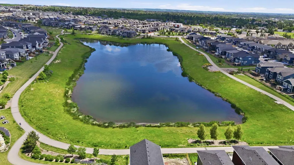 152 Threepoint Cove Okotoks AB T1S5S4