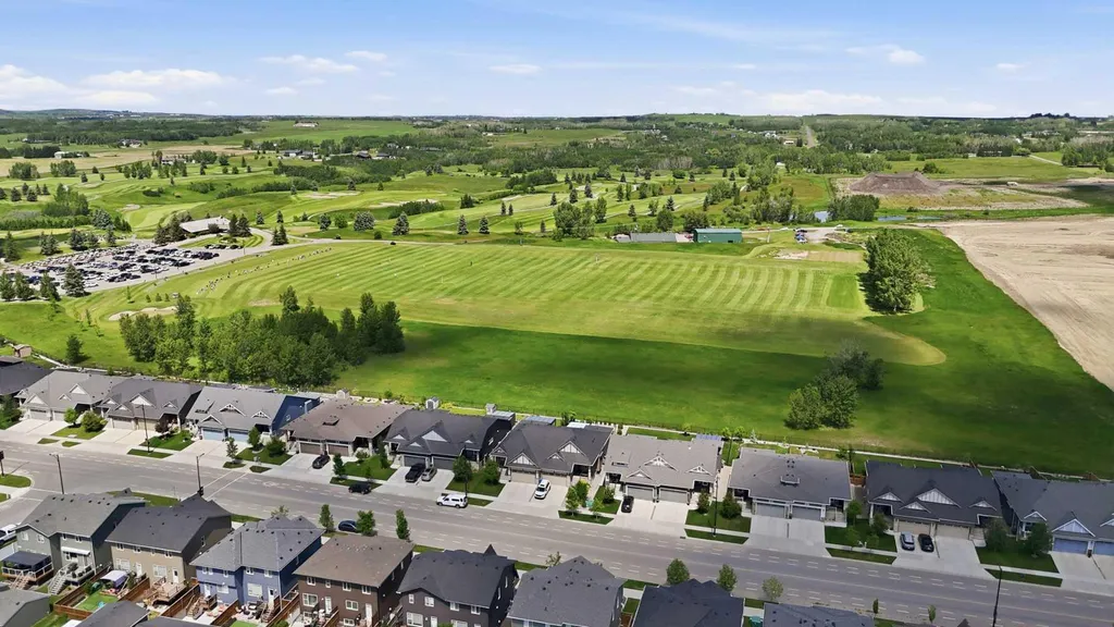 152 Threepoint Cove Okotoks AB T1S5S4