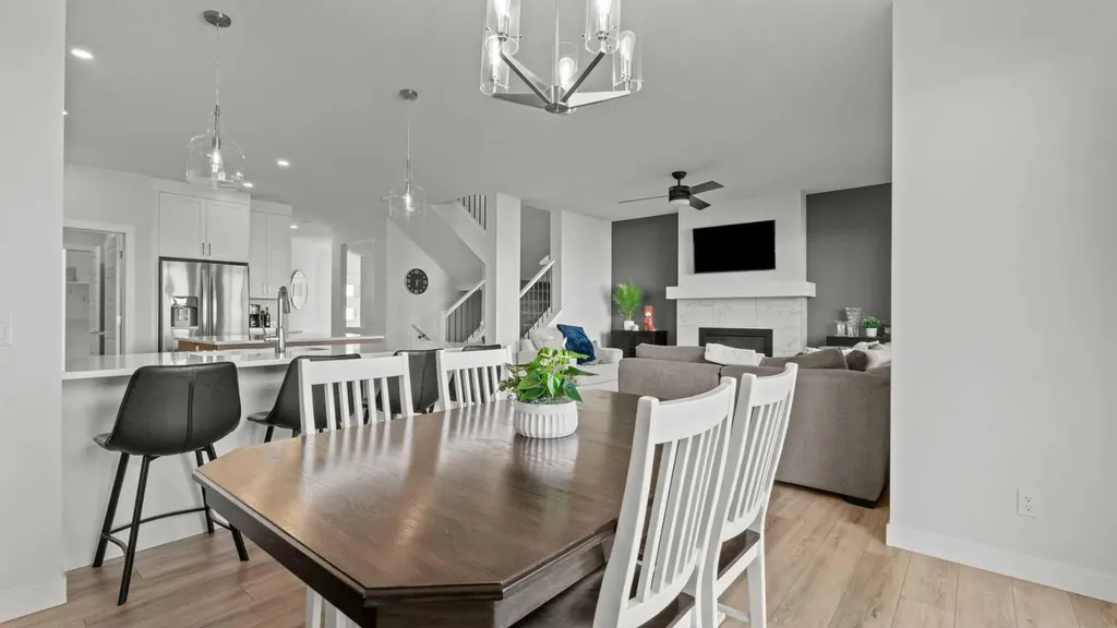 152 Threepoint Cove Okotoks AB T1S5S4