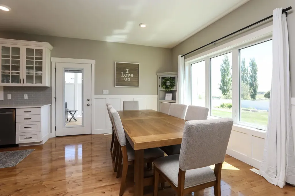 372 E 1 Avenue N Magrath AB T0K 1J0