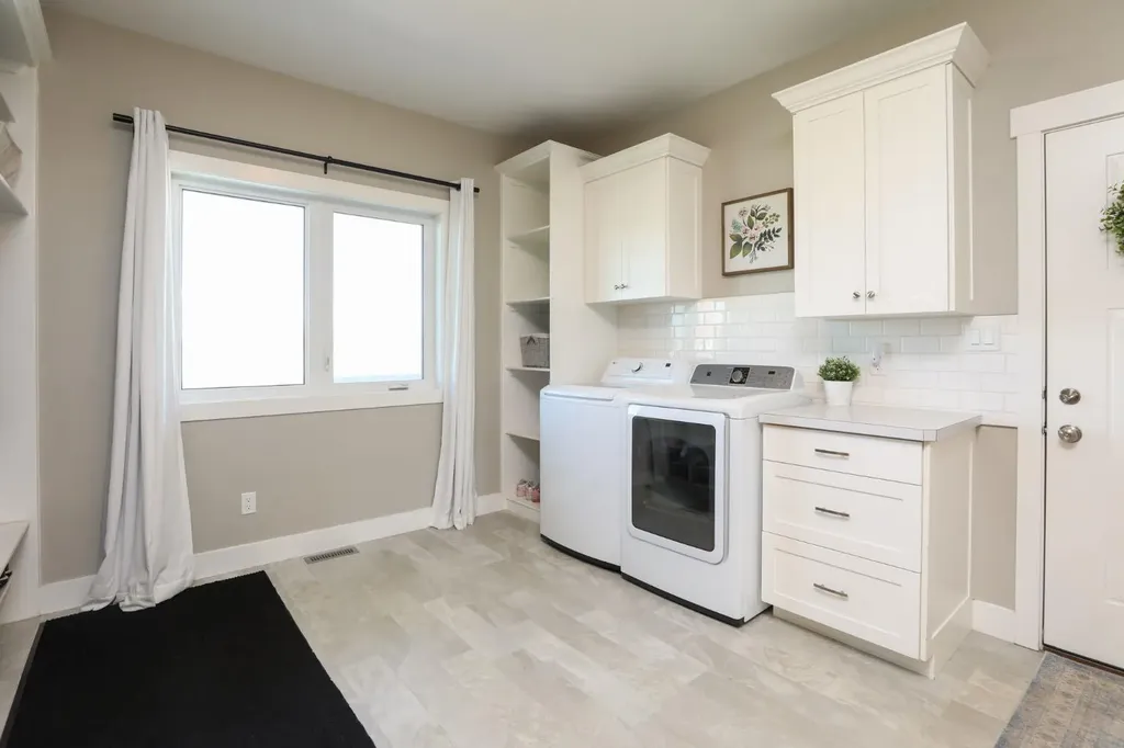 372 E 1 Avenue N Magrath AB T0K 1J0
