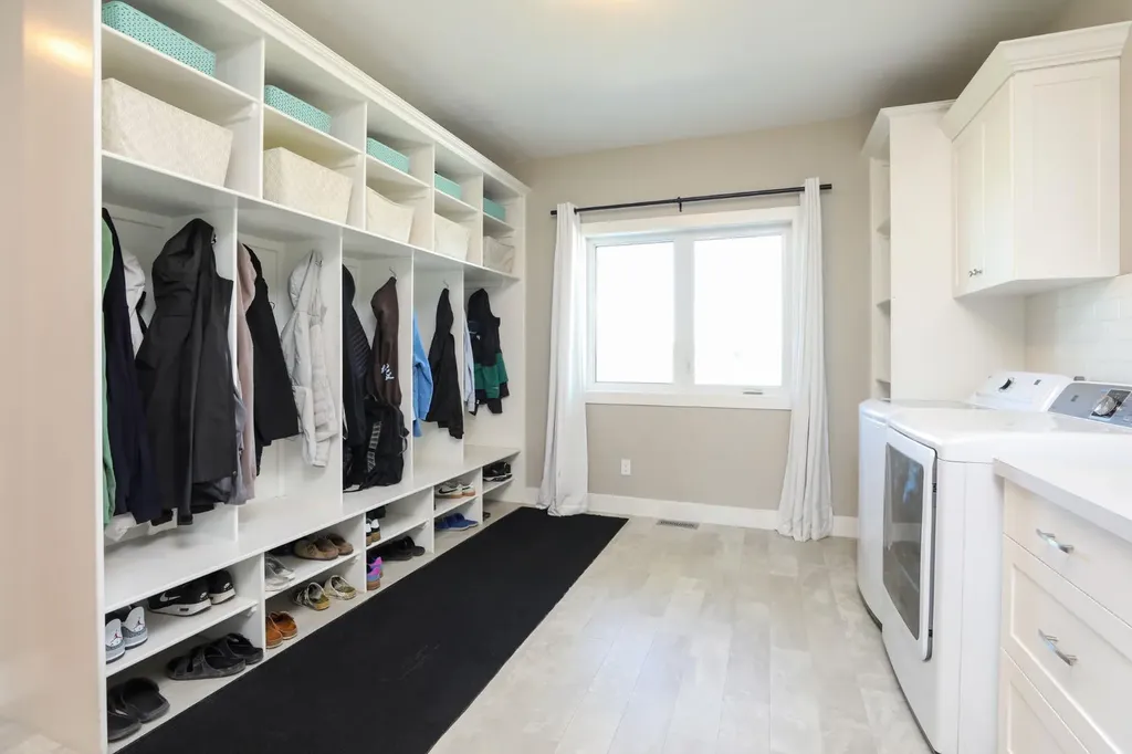 372 E 1 Avenue N Magrath AB T0K 1J0