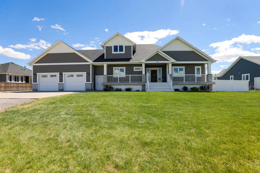 372 E 1 Avenue N Magrath AB T0K 1J0