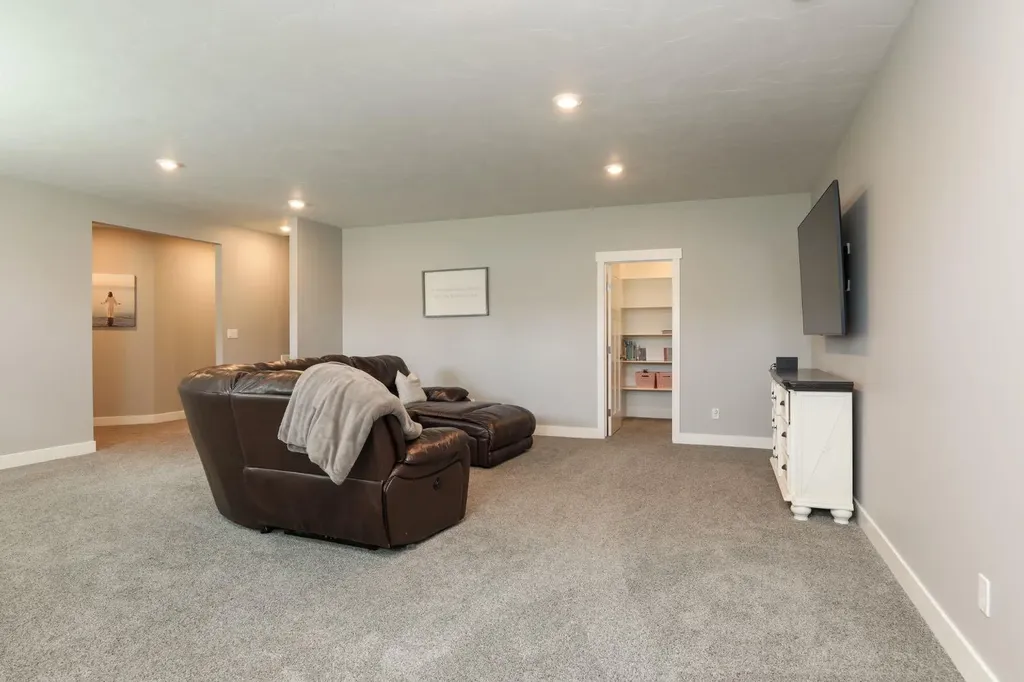 372 E 1 Avenue N Magrath AB T0K 1J0
