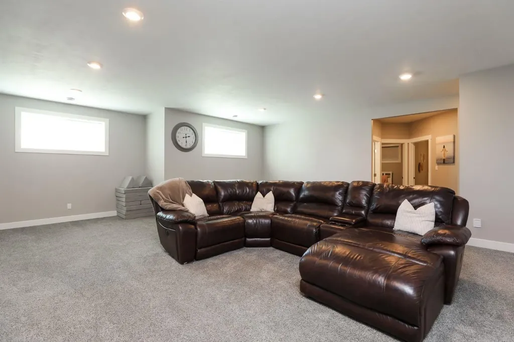 372 E 1 Avenue N Magrath AB T0K 1J0