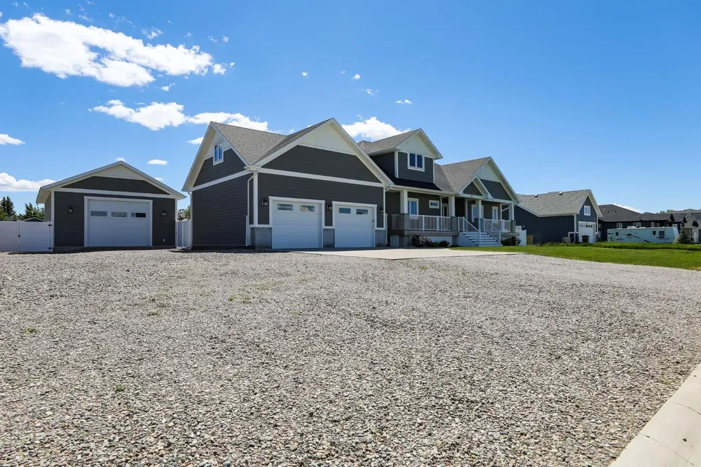 372 E 1 Avenue N Magrath AB T0K 1J0