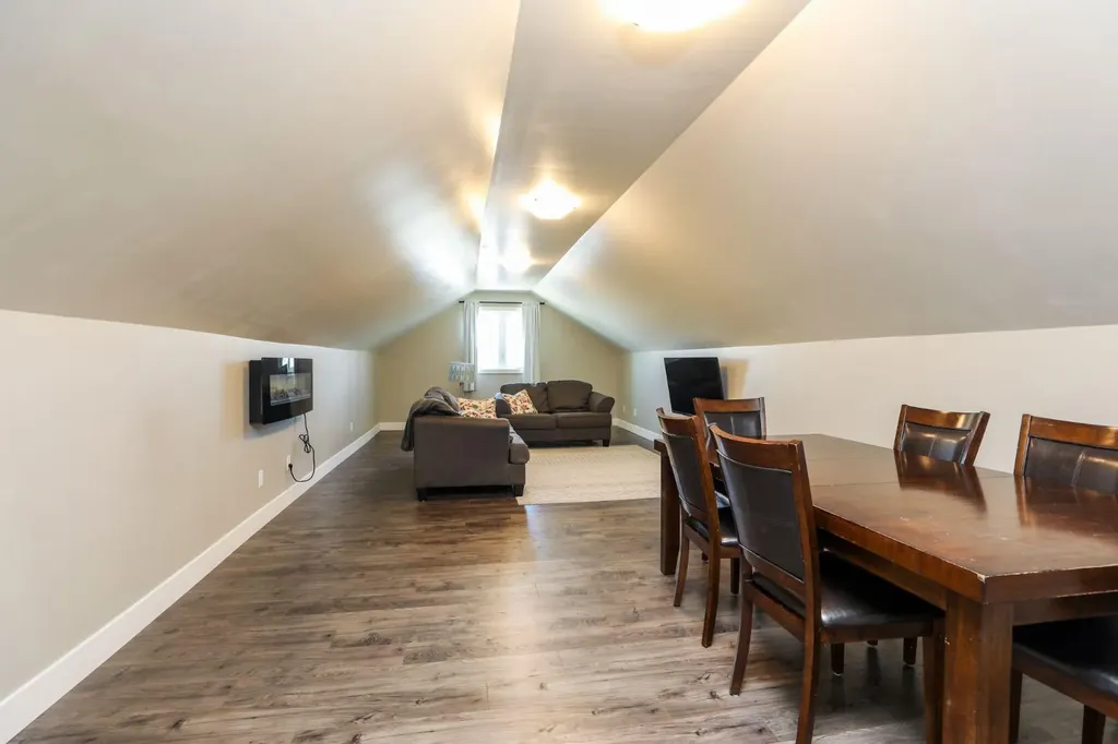 372 E 1 Avenue N Magrath AB T0K 1J0