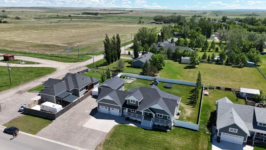 372 E 1 Avenue N Magrath AB T0K 1J0