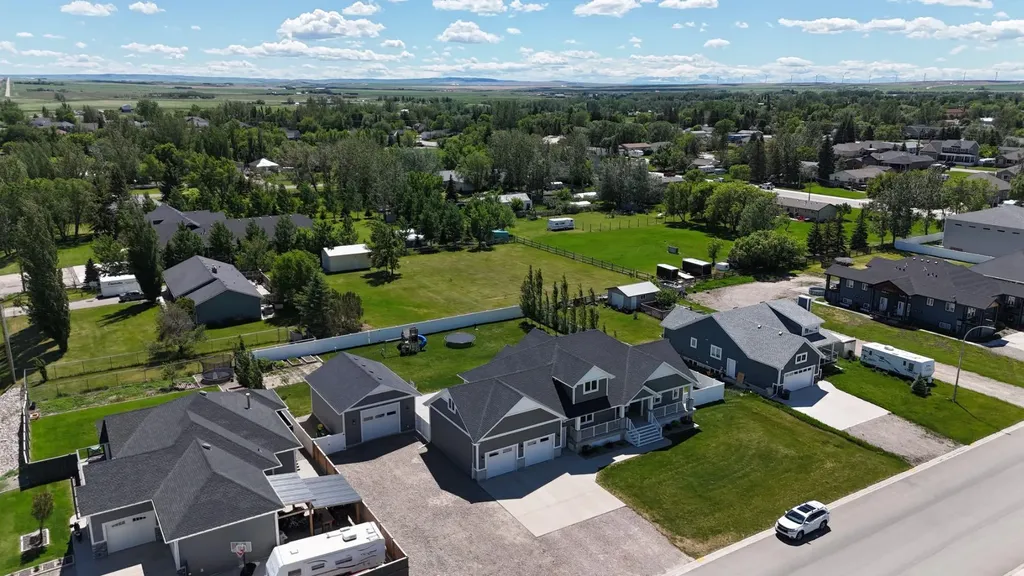 372 E 1 Avenue N Magrath AB T0K 1J0