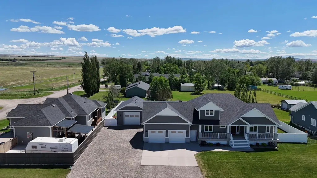 372 E 1 Avenue N Magrath AB T0K 1J0