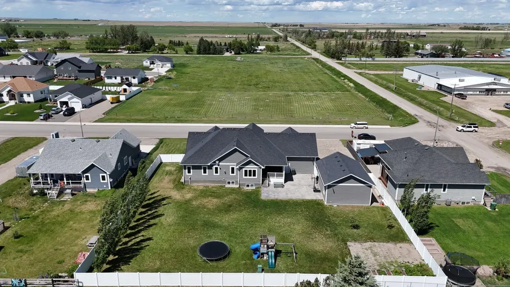 372 E 1 Avenue N Magrath AB T0K 1J0