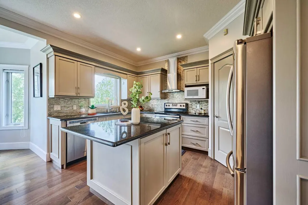 605 Hamptons Drive NW Calgary AB T3A 6A2
