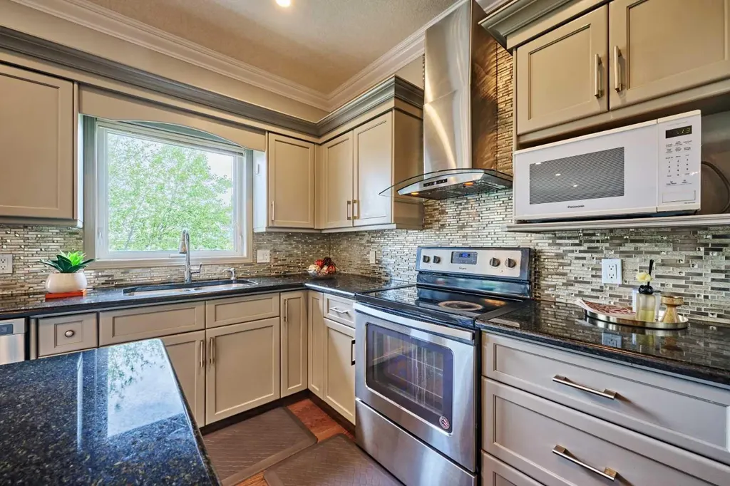605 Hamptons Drive NW Calgary AB T3A 6A2