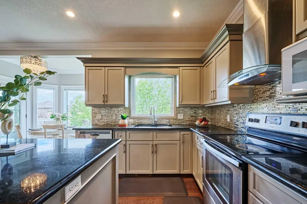 605 Hamptons Drive NW Calgary AB T3A 6A2