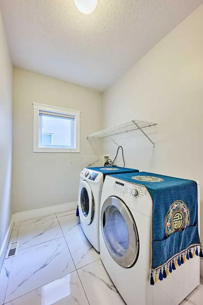 605 Hamptons Drive NW Calgary AB T3A 6A2