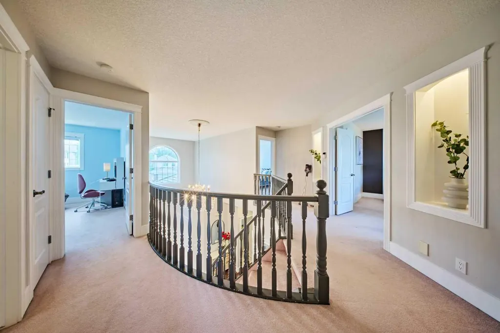 605 Hamptons Drive NW Calgary AB T3A 6A2