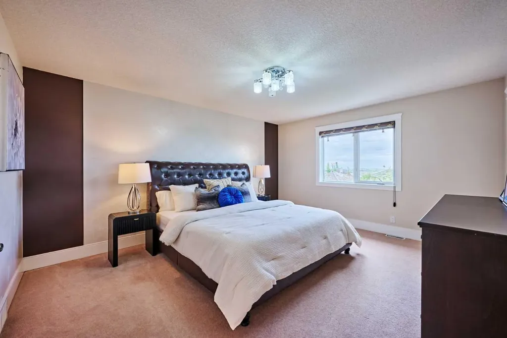 605 Hamptons Drive NW Calgary AB T3A 6A2