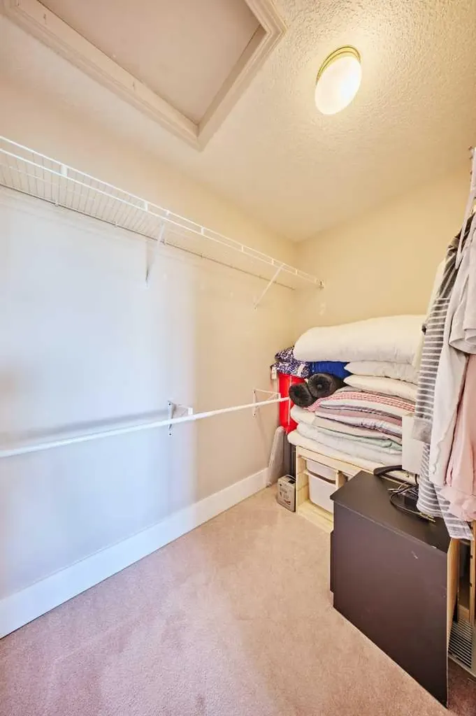 605 Hamptons Drive NW Calgary AB T3A 6A2