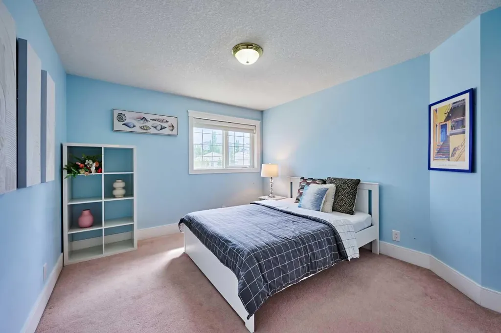 605 Hamptons Drive NW Calgary AB T3A 6A2