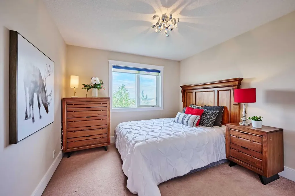 605 Hamptons Drive NW Calgary AB T3A 6A2