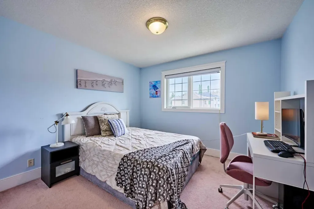 605 Hamptons Drive NW Calgary AB T3A 6A2