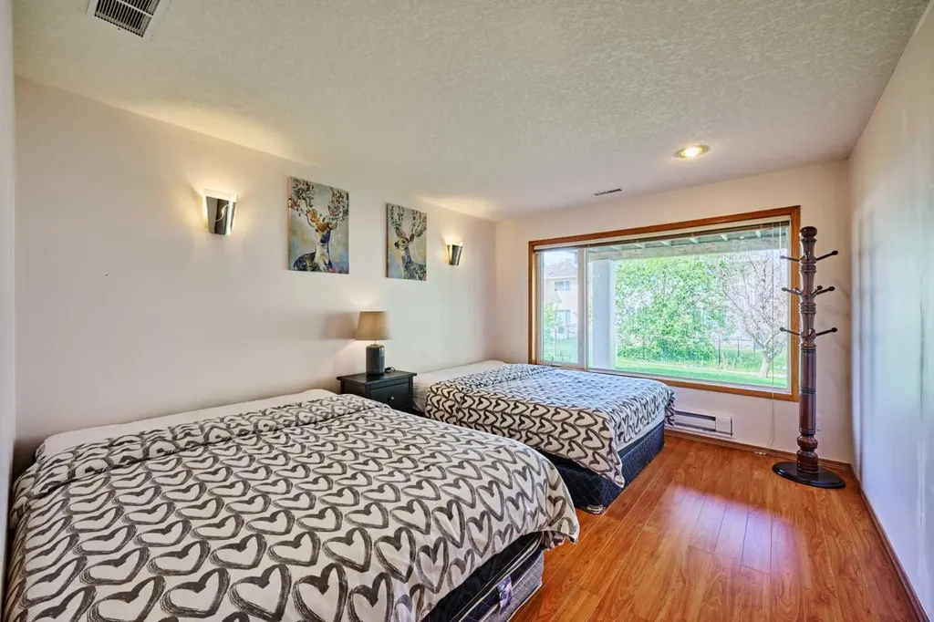 605 Hamptons Drive NW Calgary AB T3A 6A2
