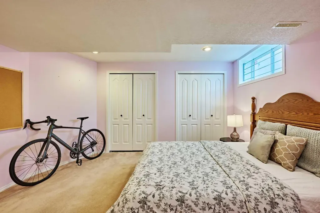 605 Hamptons Drive NW Calgary AB T3A 6A2