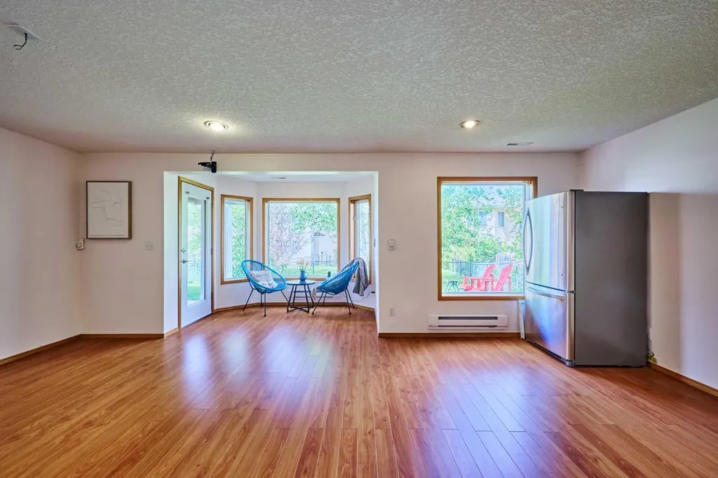 605 Hamptons Drive NW Calgary AB T3A 6A2