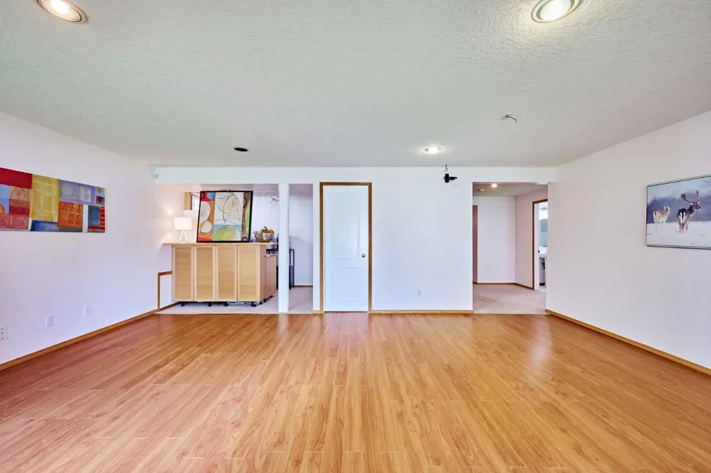 605 Hamptons Drive NW Calgary AB T3A 6A2