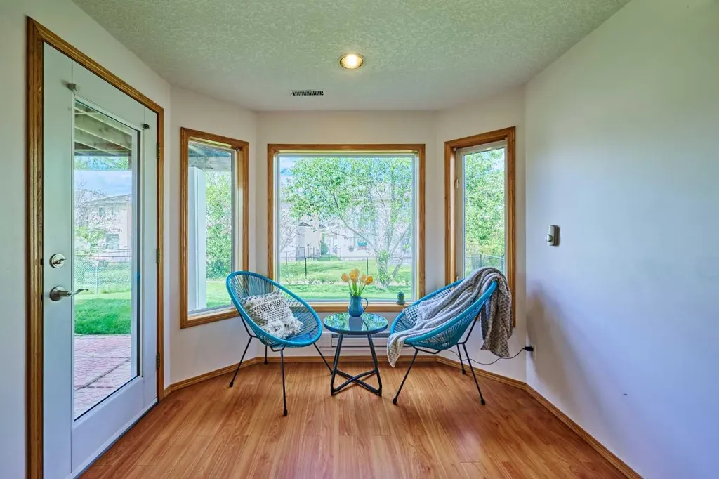 605 Hamptons Drive NW Calgary AB T3A 6A2