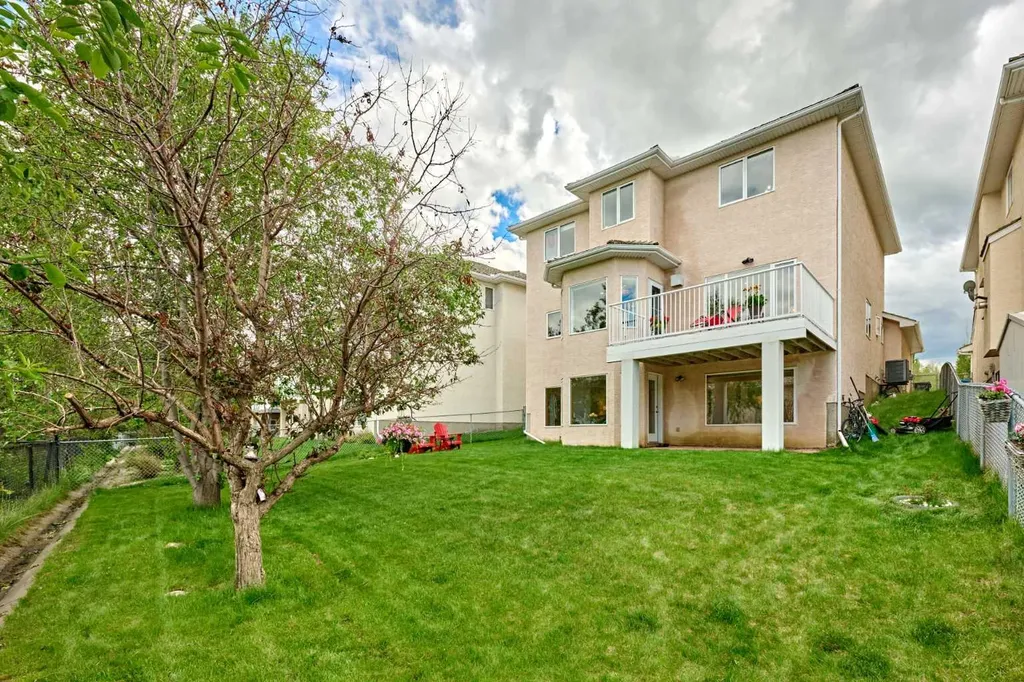 605 Hamptons Drive NW Calgary AB T3A 6A2