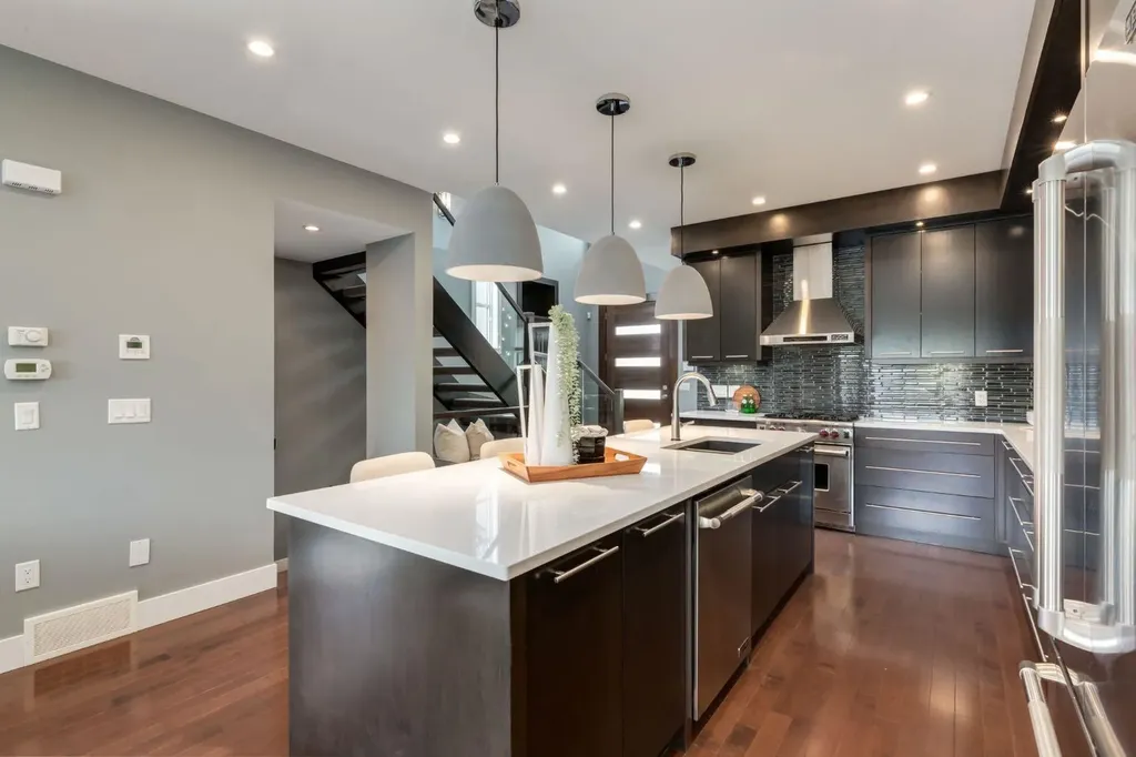 3924 18 Street SW Calgary AB T2T 4V4