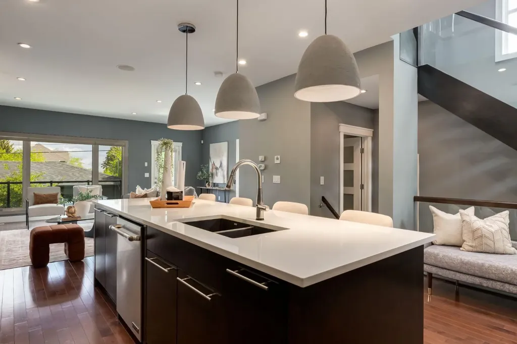 3924 18 Street SW Calgary AB T2T 4V4
