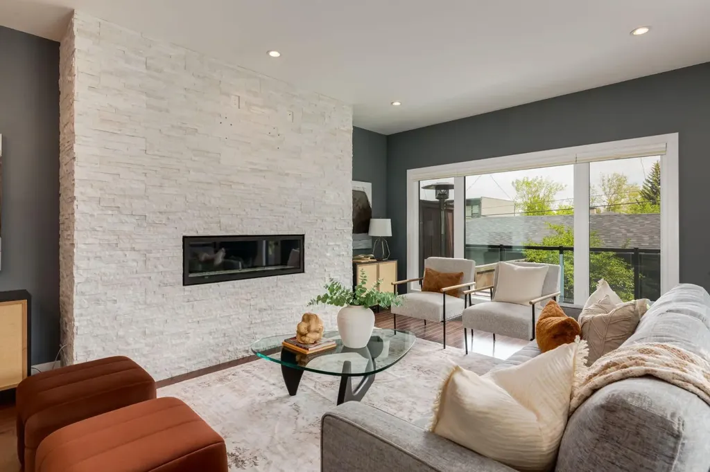 3924 18 Street SW Calgary AB T2T 4V4