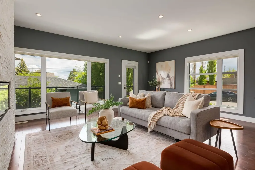 3924 18 Street SW Calgary AB T2T 4V4