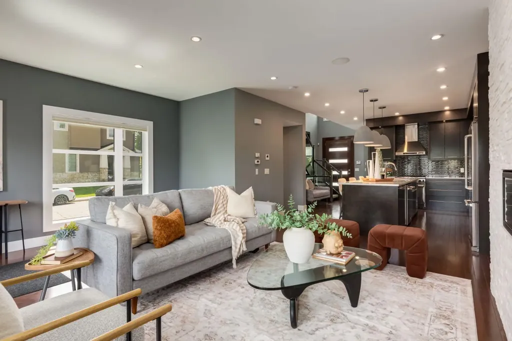 3924 18 Street SW Calgary AB T2T 4V4